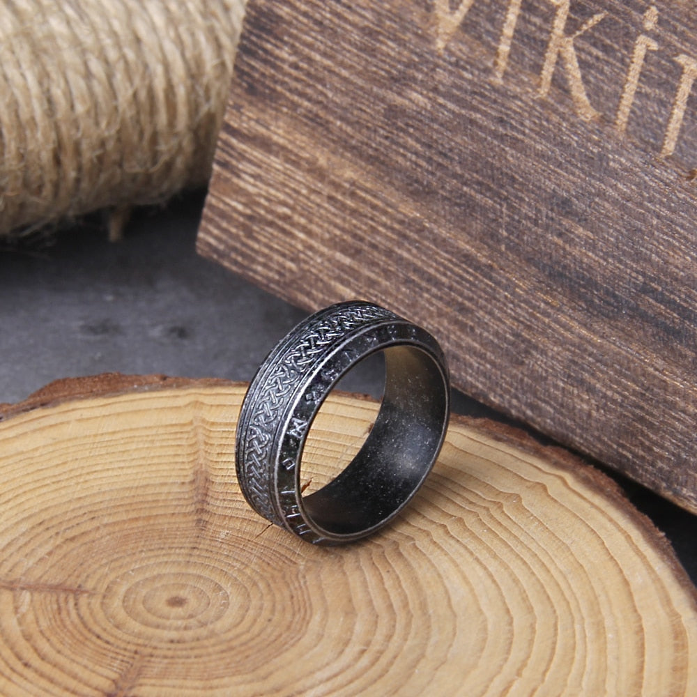 Knots & Runes Ring - DARK MOON