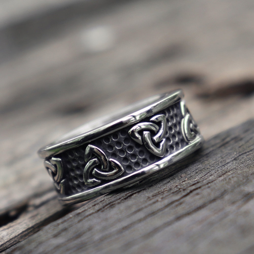 Triquetra Band Ring - DARK MOON